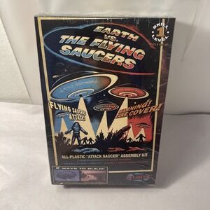 Atlantis Earth vs The Flying Saucers Attack Saucer Model Kit LED AMC-1005 NEW